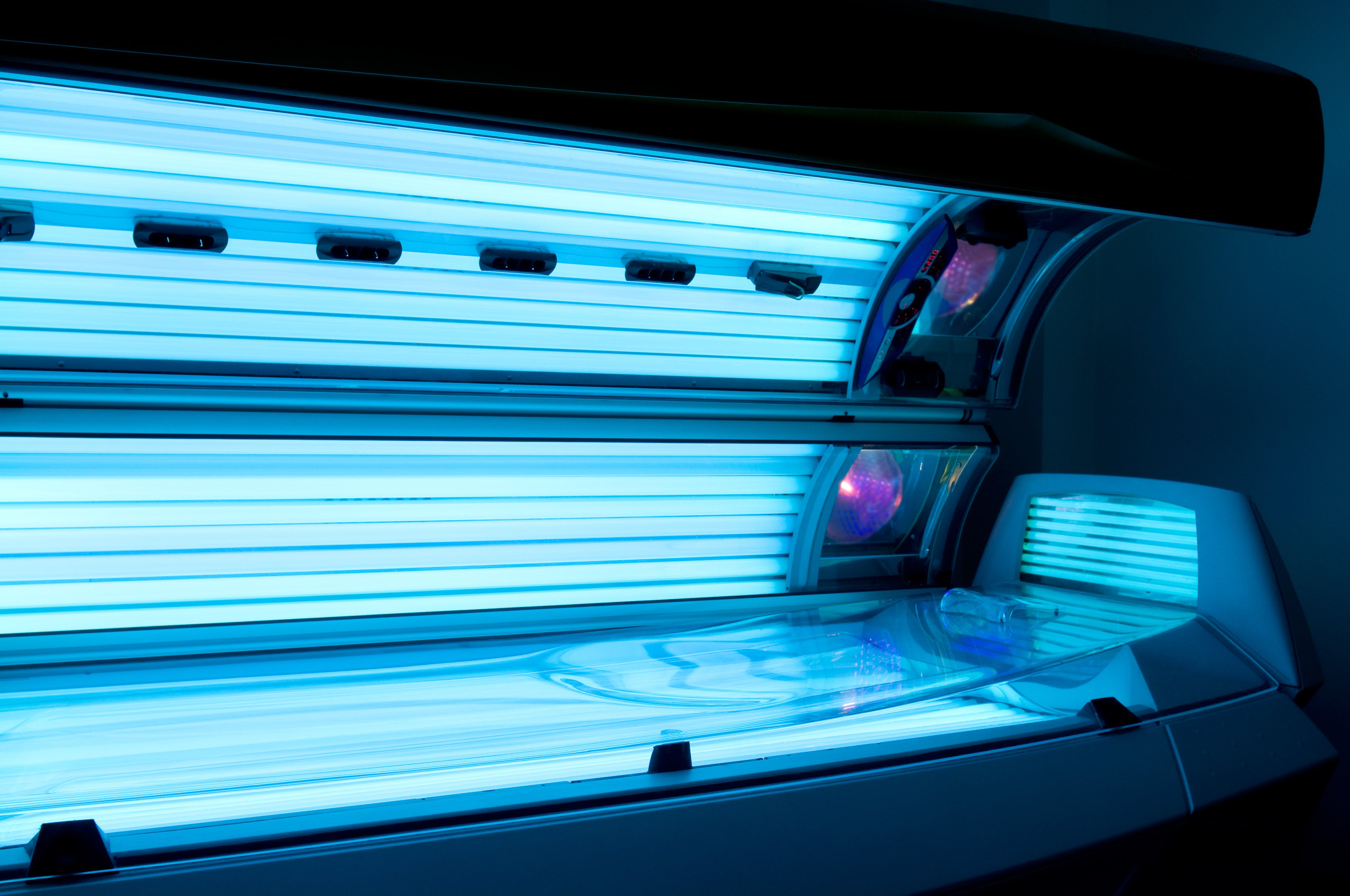 Can You Use Retinol If You Use Sunbeds? Procoal
